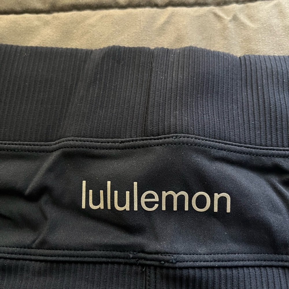 navy blue women’s lululemon leggings